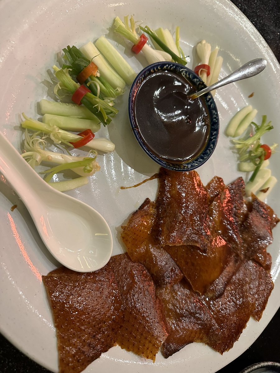 LJP987's tweet photo. This place has the most amazing Peking Duck, goodness gracious, #LAOTENG. https://t.co/f2Tyf0S6Yp
