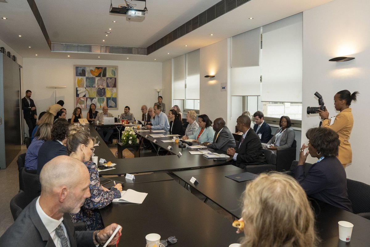 mariammalmheiri's tweet image. On the sidelines of #UNFSS2023, it was a pleasure to join the high-level breakfast co-hosted with @WFP to discuss the emerging initiative on climate-friendly school meals, which will be launched at COP28. 

We aim to reinvigorate our school meals by embracing clean energy,…