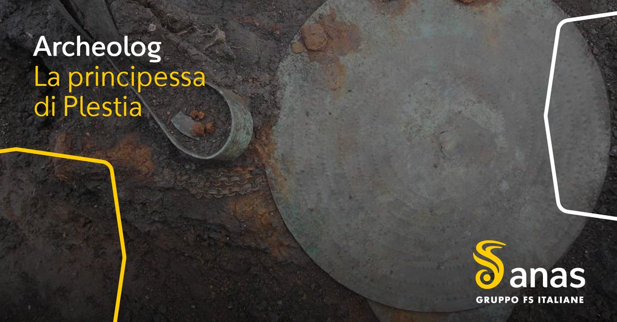StradeAnas's tweet photo. ⛏️ Nella zona di Colfiorito, durante la realizzazione della #SS77 Val Di Chienti, lo scavo ha permesso di riportare alla luce 75 tombe. Tra le sepolture di maggior rilievo “la Principessa di Plestia" scoperta nel settembre 2012.
👉 https://t.co/vBOqzZ5nwa https://t.co/zh52nSwRRX