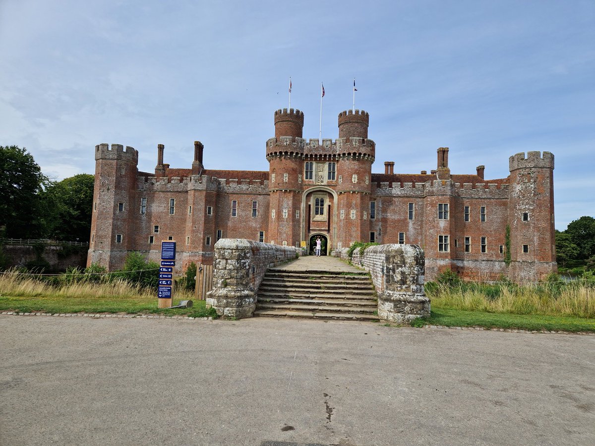 MockettMaria's tweet photo. At Herstmonceux Castle, NGS day #QNI https://t.co/c98HAlQNTX