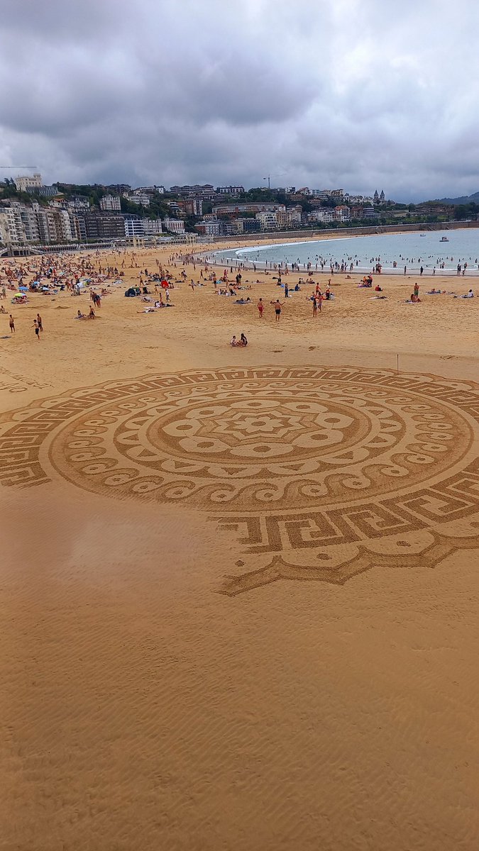 aokautere's tweet photo. Art in the sand #SanSebastien #Spain #art @ThePhotoHour https://t.co/VgRtsaKChq