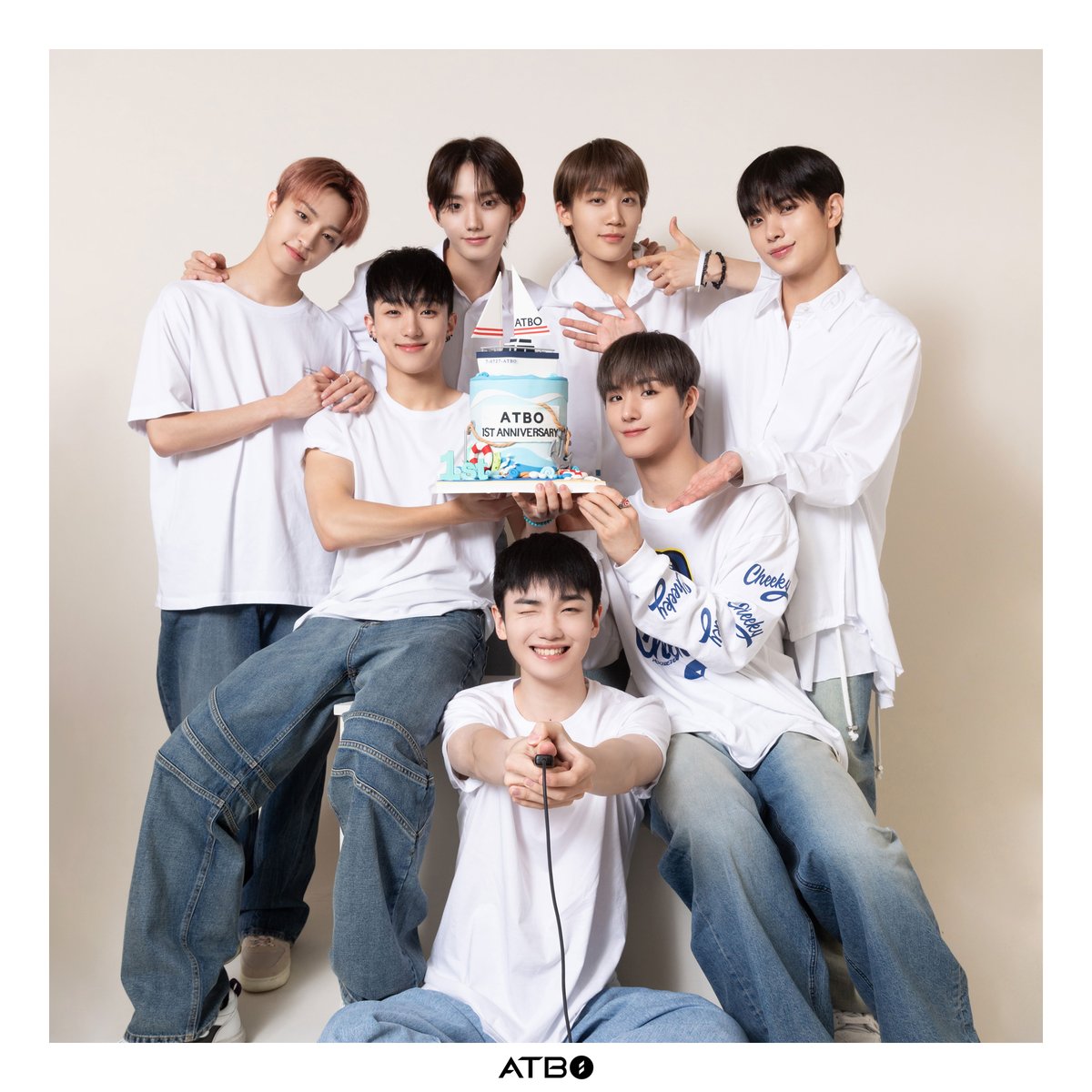 [🎉]

ATBO 1st Anniversary

#ATBO #에이티비오 
#ATBO1stAnniversary