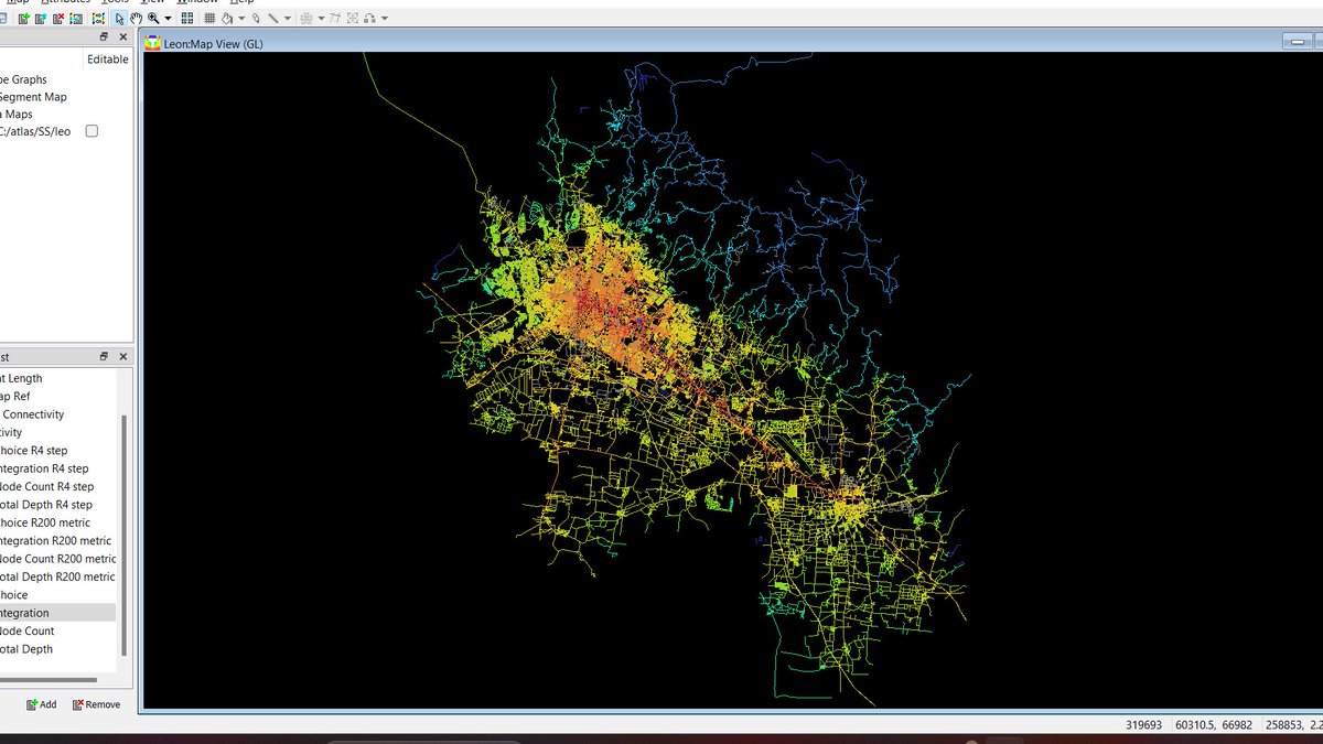 Alvaro_Mora_'s tweet image. León, Guanajuato en el #deptmapX. Aquí aprendiendo de @MeaneySuarez #SpaceSyntax