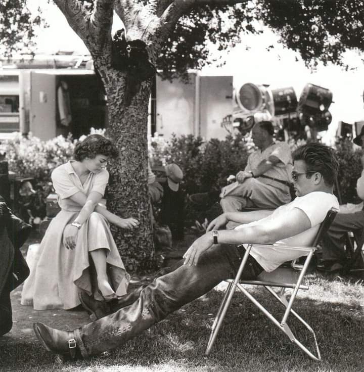 #NatalieWood and #JamesDean #RebelWithoutaCause #onset ❤️‍🔥