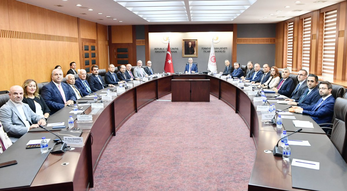 Ülkemiz ekonomisinin önemli aktörlerinden olan Türkiye Çelik Üreticileri Derneği Yönetim Kurulu Üyeleri ile bir araya geldik.  

Çelik sektörüne ilişkin ülkemizdeki yatırım, üretim ve dış ticaret gelişmelerini,  yeni uluslararası düzenlemeler ve yeşil dönüşüm parametreleri