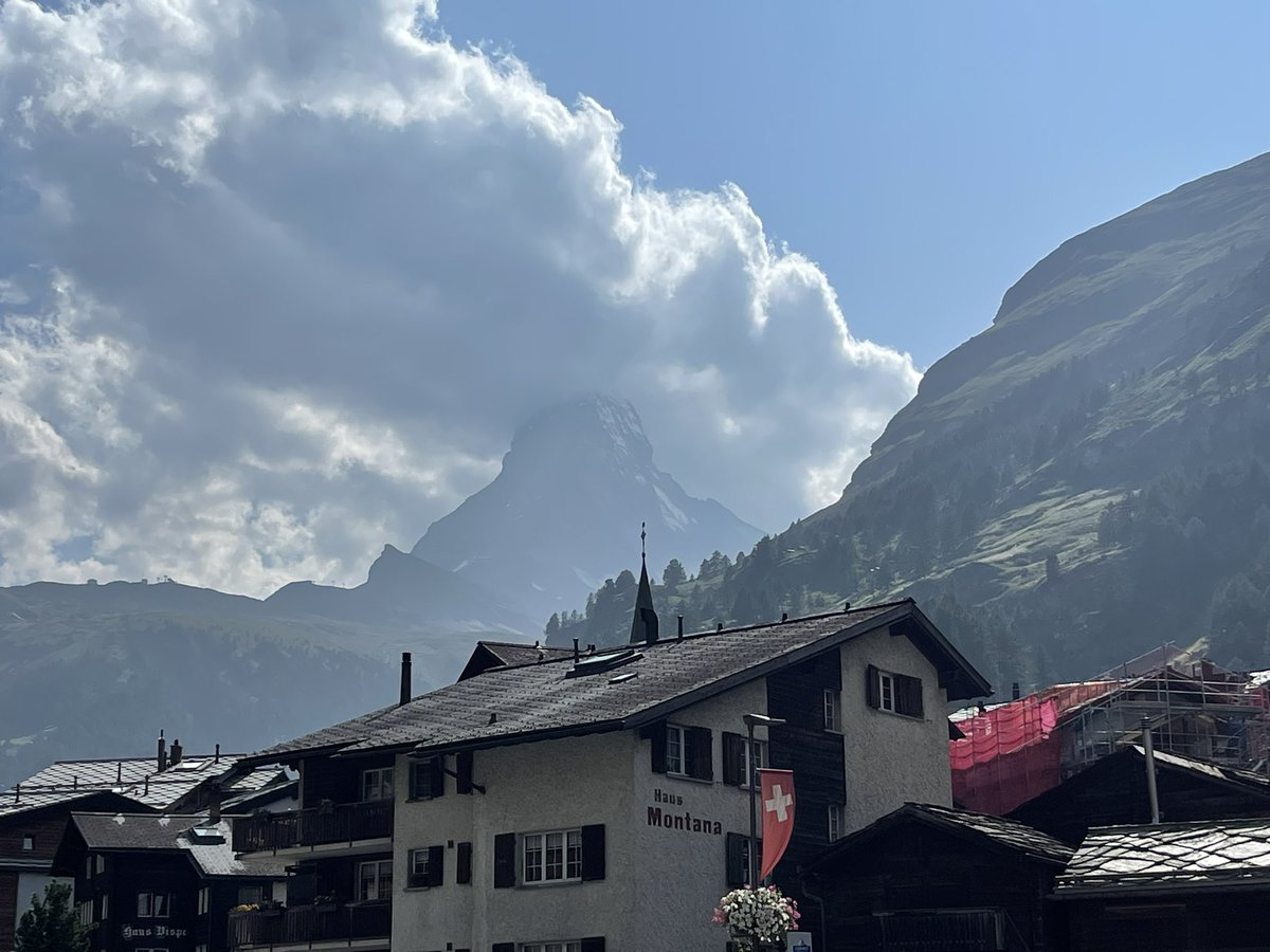 hm_grandell's tweet photo. Kesälomatunnelmissa parhaassa seurassa Alpeilla. #kesäloma #alpit #zermatt #matterhorn https://t.co/ZApMMBUoBV