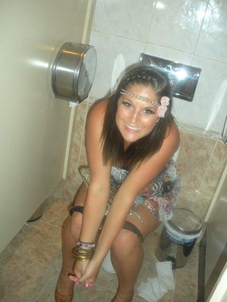 TheIconoclast17's tweet photo. 7/26/23 upload of girls going pee on the potty #pottypee #hottiesonthepotty Part 1 https://t.co/jB7ZsrPJzr