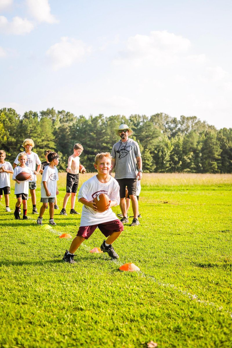 RecruitWestMo's tweet photo. A great last 2 days at our Youth Camp! Bright future for this program!! #RecruitWM #WMFootball #BeGreat https://t.co/DAjNvUITUG