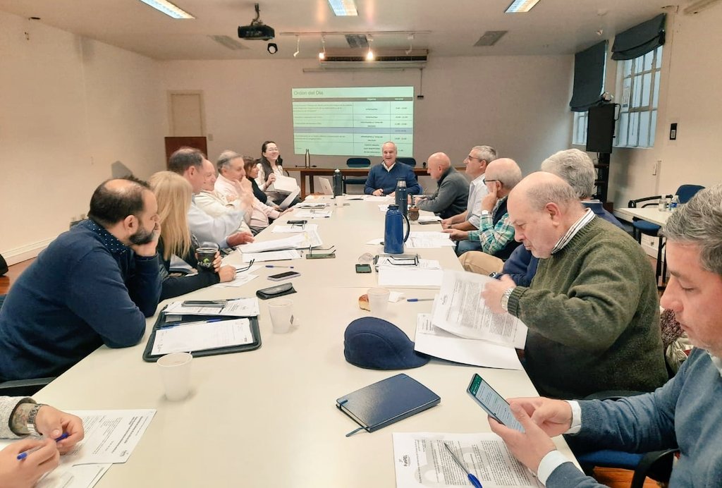 #AHORA
🙌🏻 Nuestro Consejo Consultivo en reunión extraordinaria. 
📝Trabajando en la visión y futuro de la Cadena Láctea Argentina 🇦🇷🥛