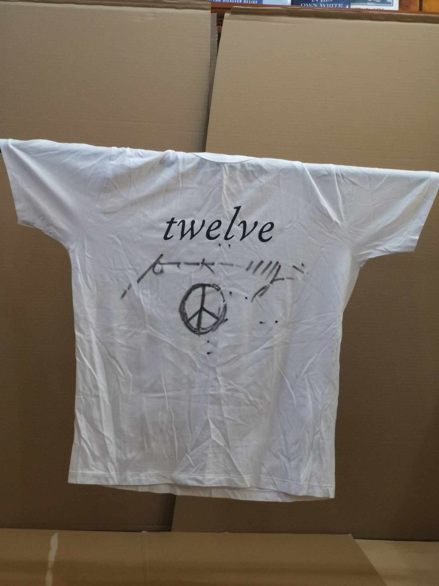 circular_sound's tweet photo. PATTI SMITH
"12"
T-shirt signed with "peace" logo black pen
authentic autograph
#forsale 
#Punk #artRock #classicRock #poet #author #writer #books #postpunk
#music #pop #chart #rock
#concert #gig #arena #festival #tour
https://t.co/wBisYd8xCR https://t.co/QuJEzFo2nb