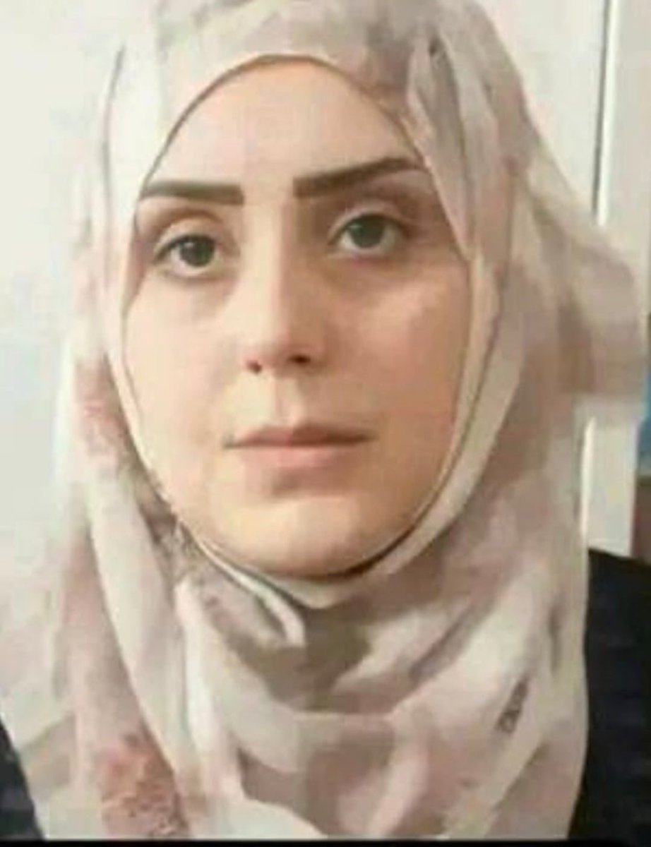العذراء ليست عذراء

لن أنشر صورة #موسى_الكعبي إنما صورة من قتلته بلا أي رحمة.. صورة من لبست ثوب العذرية لتصب حقدها وكرهها ومرضها على ملاك بريء.. 
صورة القاتلة عذراء الجنابي هي صورة عن حقيقة المجتمعات التي تنافق باسم الدين والعادات والتقاليد.. إنها حقيقتنا المكبوتة تحت طائلة العيب