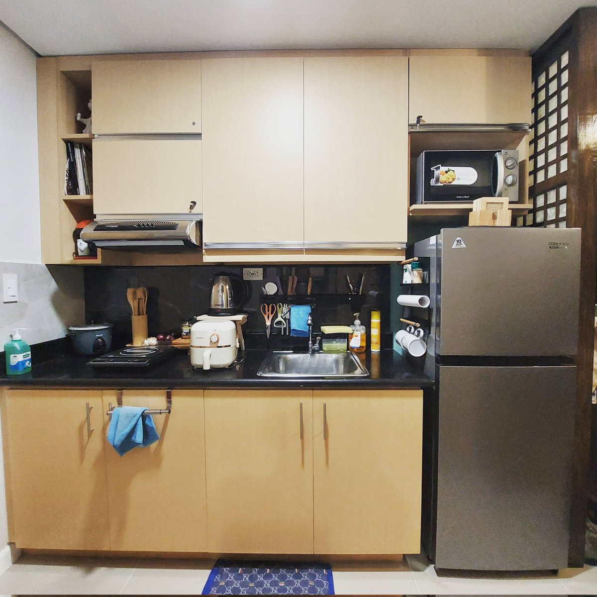 Our #kitchen  🤗
#2doorfridgefreezer  #microwave
#2LAirFryer #ricecooker #inductionstove 
#knives #cookingutensils #spoonandfork #dinnerset
#coffeemaker  #cookingpots #electrickettle and many more

#staycationinmanila #staycationinthephilippines #staycation #bulahansuites