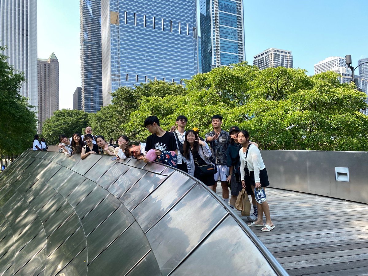 tsoarch's tweet photo. As part of our summer immersion program this year, instructor Lloyd Natof led a walking tour of Downtown Chicago. We explored some of Chicago's historic landmarks. More updates on our summer to come soon! https://t.co/PHYbxMZwEZ