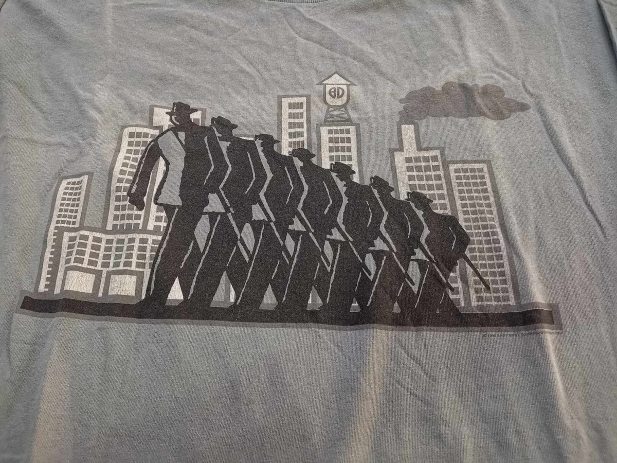 circular_sound's tweet photo. BOB DYLAN "Don't follow leaders watch the parkin' meters" Official Tour Shirt
https://t.co/zfY3fhNoej
#music #pop #chart #rock #folk
#concert #gig #arena #festival #tour
#original #authentic #memorabilia #genuine #vintage #merchandise #designer
#rare #clothing 
#forsale #auction https://t.co/DayUr2hIsY