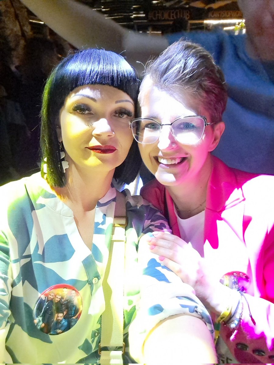 Ania_rodakk's tweet photo. ❤️ #memories ❤️💃🎶
•
#bsbnight #bsbteam #backstreetboys #party #bsb30 #bsb30years #bsbgirl #bsb30ys #bsbpol #friends #dreamteam #bsbfriends #bsbarmy #bsbarmypoland #goodtimes ❤️ https://t.co/2OjsfNGsGZ