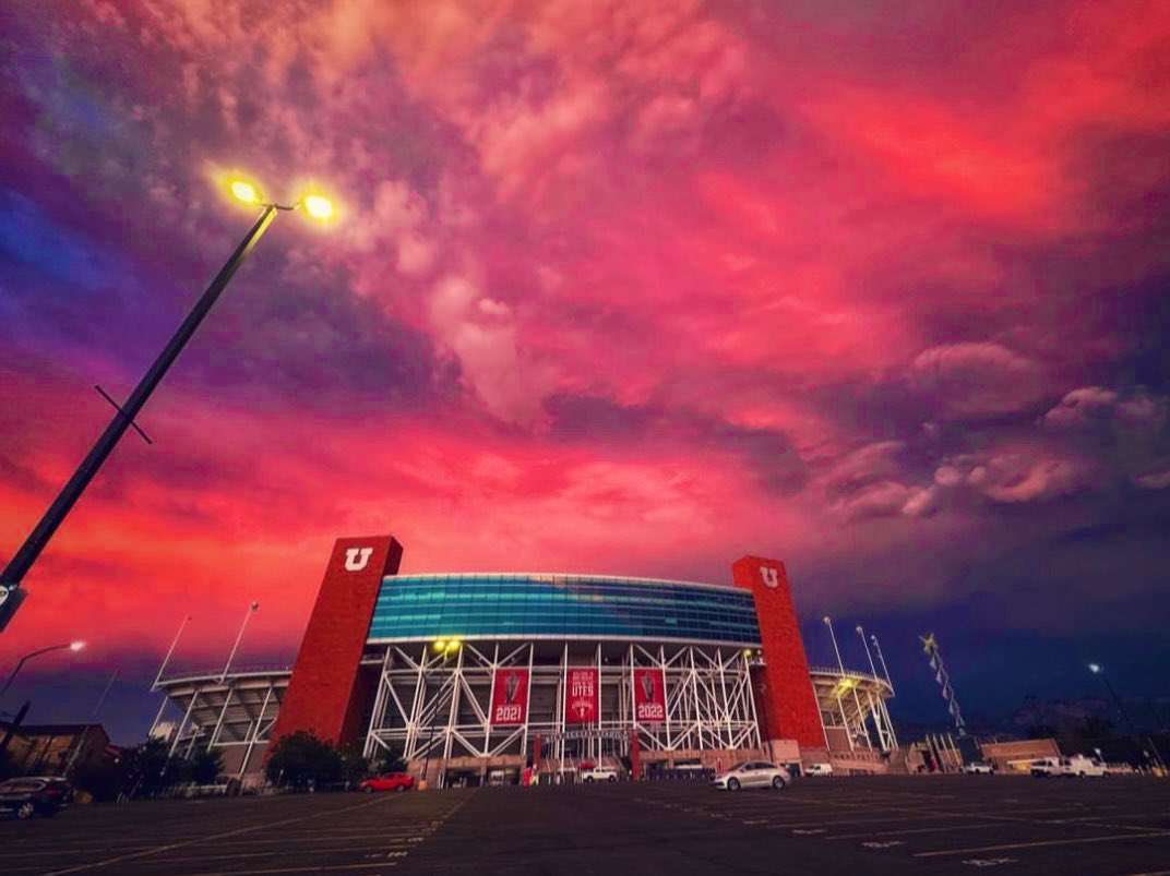UUtah's tweet image. Last night’s sky 💖

📸: alicia_warren/IG