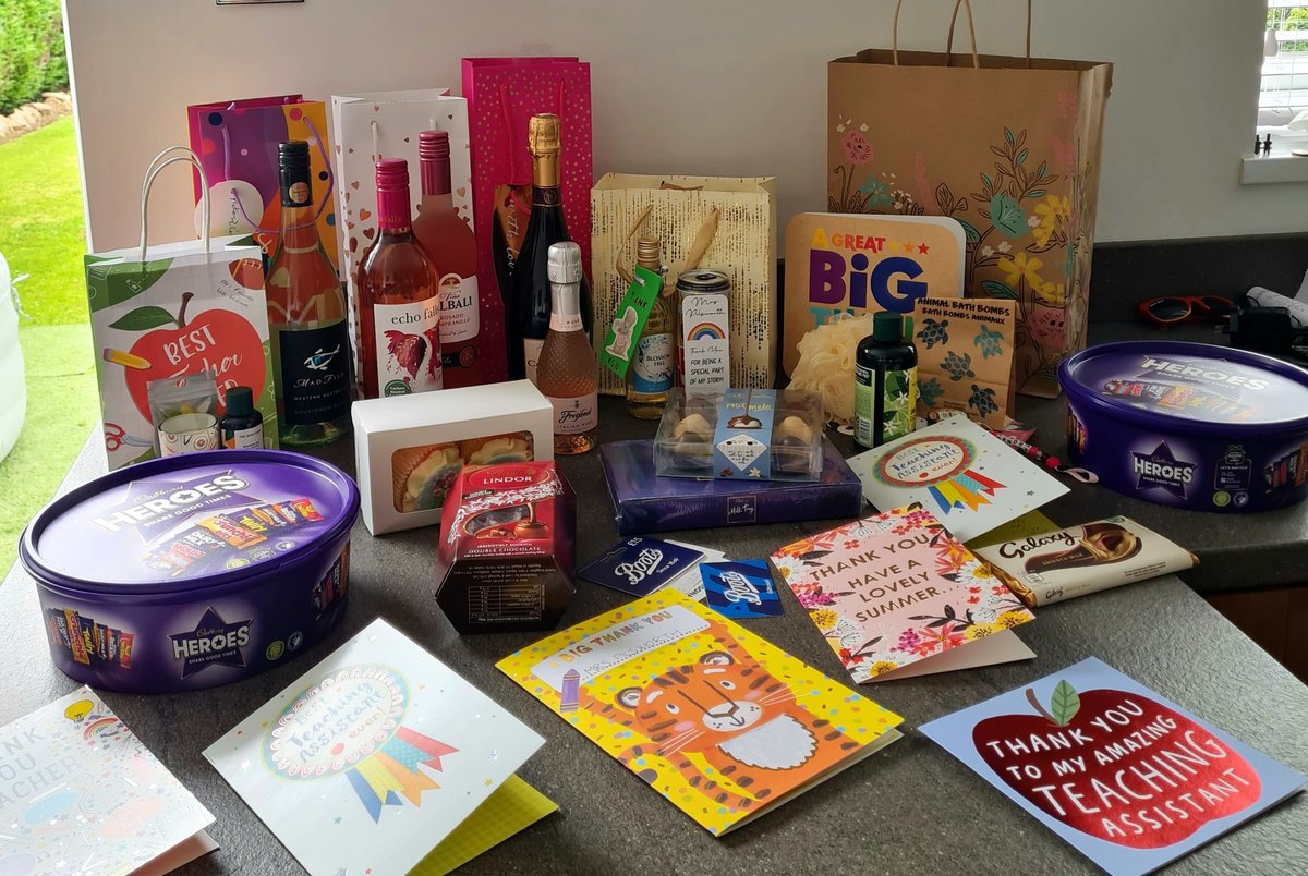 SandraPilsworth's tweet photo. @Southfield3S 
Thank you all so much for your lovely gifts 🎁
I have loved working with you all this year, you have all been amazing 👏 
Enjoy the holidays and I'll see you around school in September x https://t.co/9XLOtfCHXG