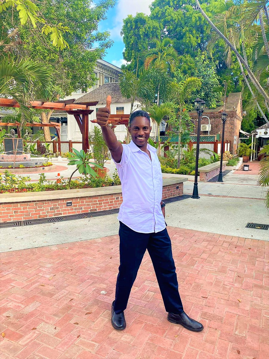 Introducing the newest additions to the JCE tour team.
1. Tour Guide Courtney - love overflowing for Jamaican culture. Poet, sometime singer, lots of fun
2. Driver Hewitt - excellent driver. Teller of terrible jokes 🤦, serious professional

We are here to serve 🙏