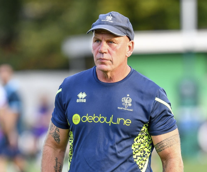 RugbyIta's tweet photo. #RugbyTreviso

Alessandro Troncon, la prossima stagione sarà l’allenatore dei trequarti con delega all’attacco dei biancoverdi.

Il nuovo skills coach dei Leoni sarà Dewaldt Duvenage ha firmato da giocatore-allenatore.

#RugbyItaly

@dewaldtduvenage | #Troncon | @benettonrugby https://t.co/isDBB5XclQ