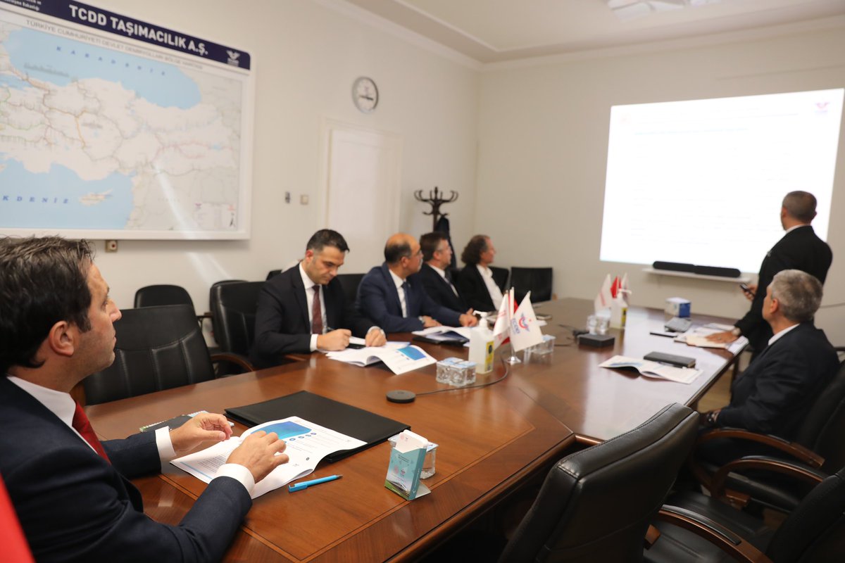 Genel Müdürlüğümüz Merkez Emniyet Kurulu Toplantısı’nı gerçekleştirdik.

Güncel risk analizlerimizi değerlendirdik. Araçlarımızın bakımları, yeterliliği ve personelimizin donanımı hususunda istişarelerde bulunduk.

Günde hizmet verdiğimiz binlerce yolcunun, taşıdığımız yüz