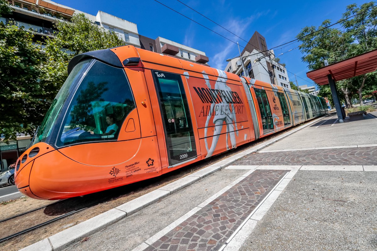 Montpellier3m's tweet photo. 🤔 Avez-vous remarqué ?
📸 🚋  Le tramway de Montpellier se pare des couleurs des @LeagueOfLegends  Season Finals qui auront lieu du 8 au 10 septembre prochain à la @SDFArena_Mtp 😍
Infos ➡️ https://t.co/EV6xAOFQDz https://t.co/RMEmfLaBDS