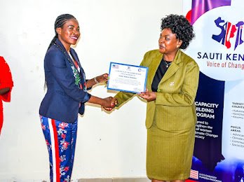 VioletOmbaka's tweet photo. And again,iam officially a Sauti Kenya Fellow #Graduation @wopaorg https://t.co/9NLsLuPsSA