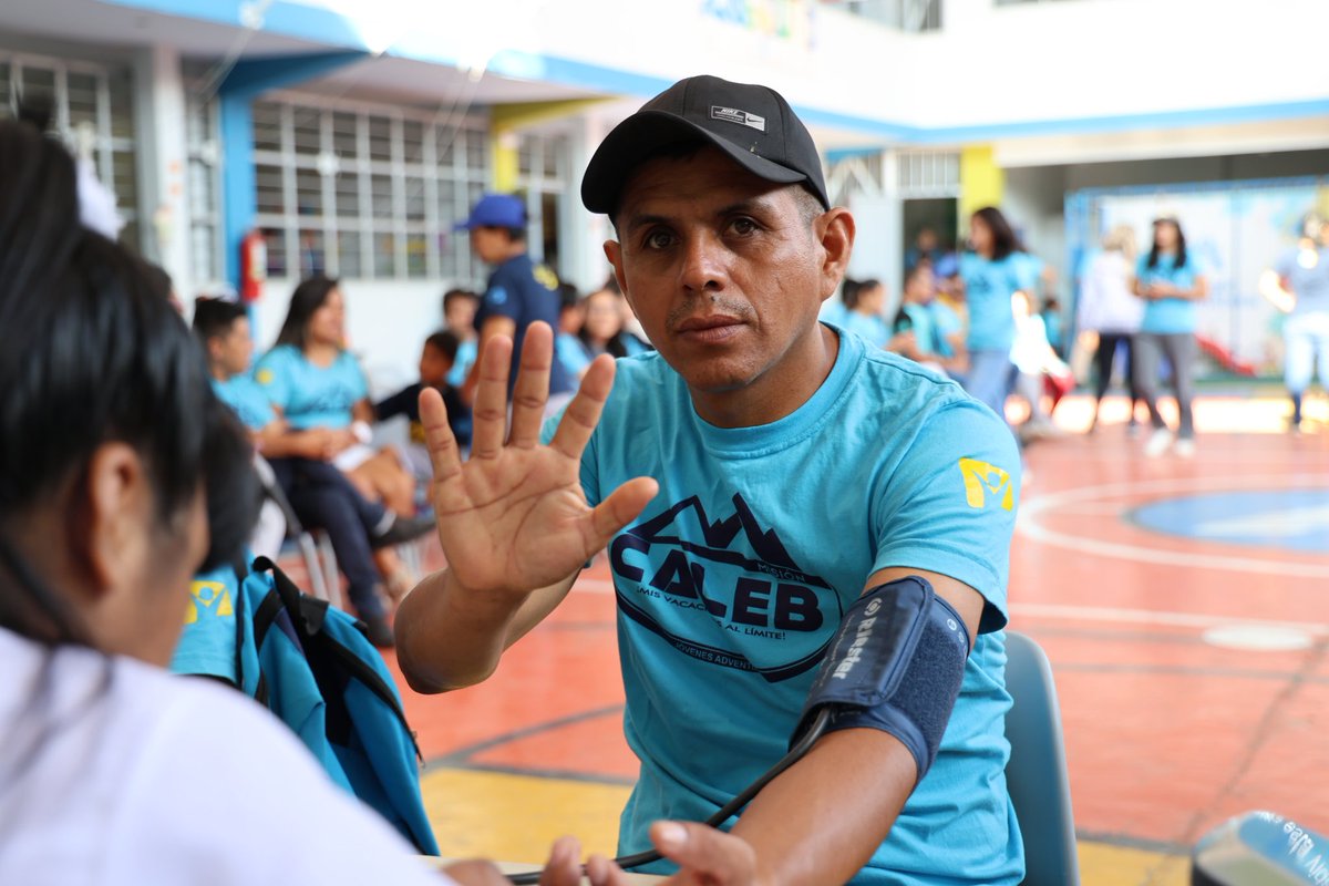 AdventistasANoP's tweet photo. 🩸 Donar sangre para salvar vidas es el compromiso de los jóvenes en #MisiónCaleb 🖐. https://t.co/RcIVacMVhW