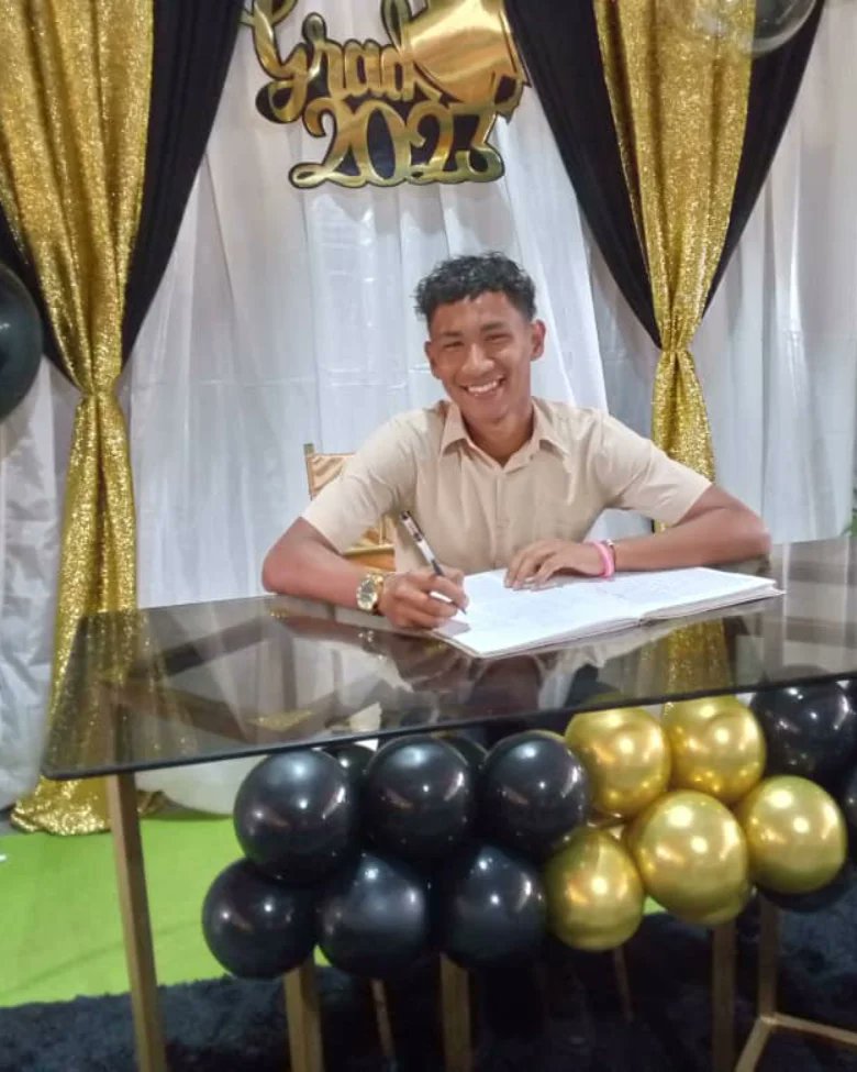 marys_orasma's tweet photo. #DATO | Gracias al Pdte @NicolasMaduro, Hoy estoy acompañando a los estudiantes en la firma de libro de la Promoción 2022-2023 del LB Amantina de Sucre con un total de 102 graduando, municipio Biruaca la cual contó con la presencia de autoridades del CDCEApure @eduardopiate2 https://t.co/wC7JCU4cbj