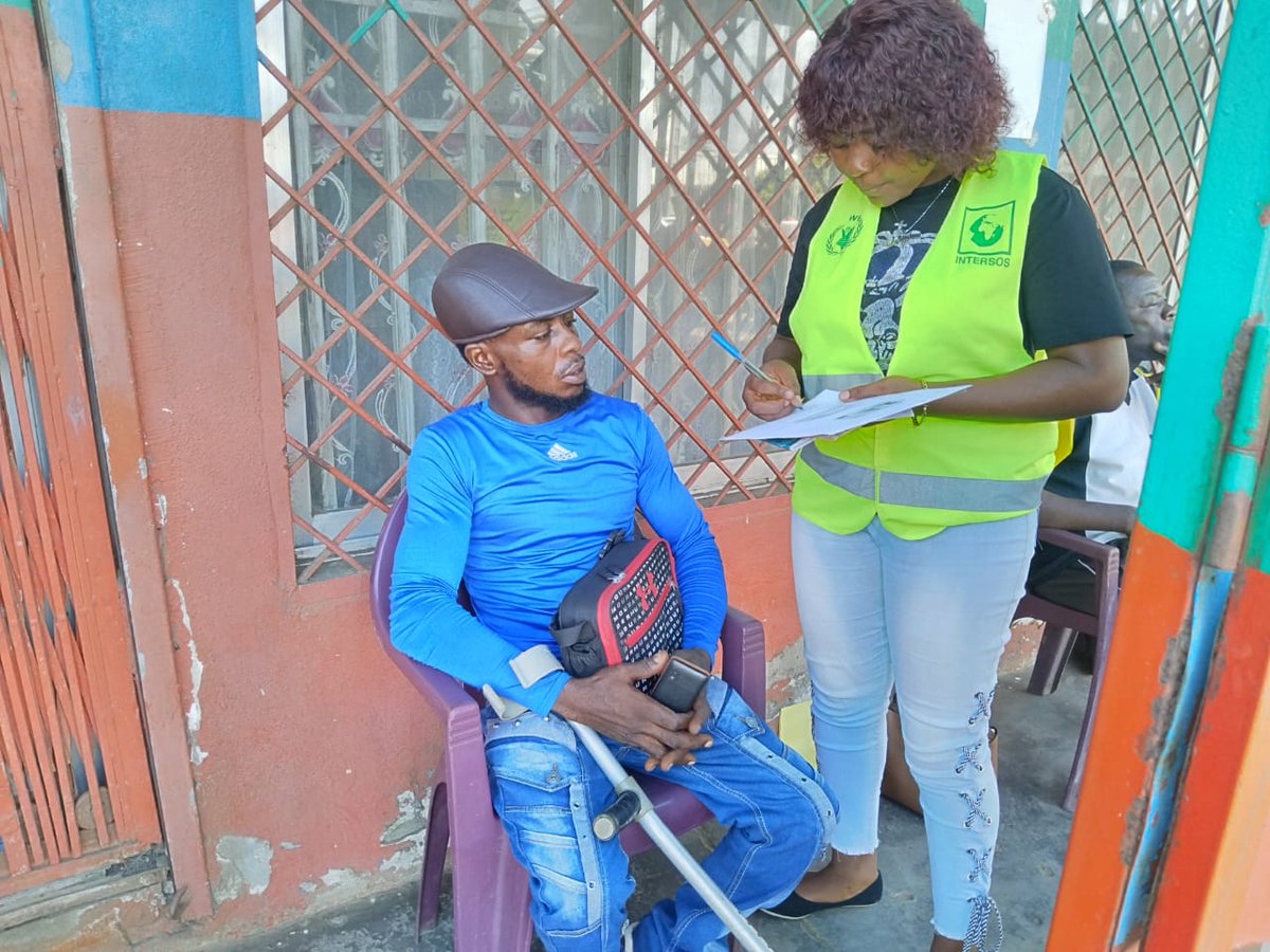 WFP_Cameroon's tweet photo. #Cameroon 🇨🇲

@WFP partners in the SW region, @CaritasKumba &amp; @Intersos are at the forefront to ensure no one is left behind.

Thanks to their help, the most vulnerable persons can provide for themselves, prepare healthy meals with the food &amp; cash from #WFP

#SavingLives https://t.co/tNDSVoZ6Zn