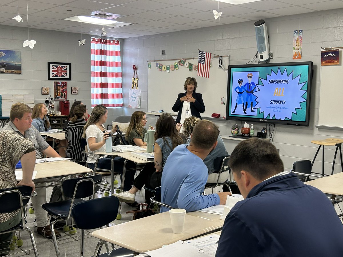 New Jets learning about MCS instruction from <a href="/MrsMaryOliver/">Mary Oliver</a> <a href="/SharonPowell5/">Sharon Powell</a> #mcslearn #proudtobeajet