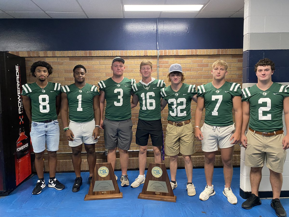 morganweaver_'s tweet photo. champs are here 🏆 @FranklinLionFB https://t.co/765i3VkIN7