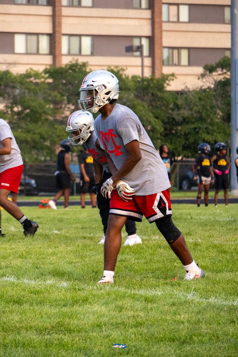 TheClemFootball's tweet photo. 🧃 SQUAD‼️ #WAR #TheClem 🔴⚪️ https://t.co/TyfrIn0uNz