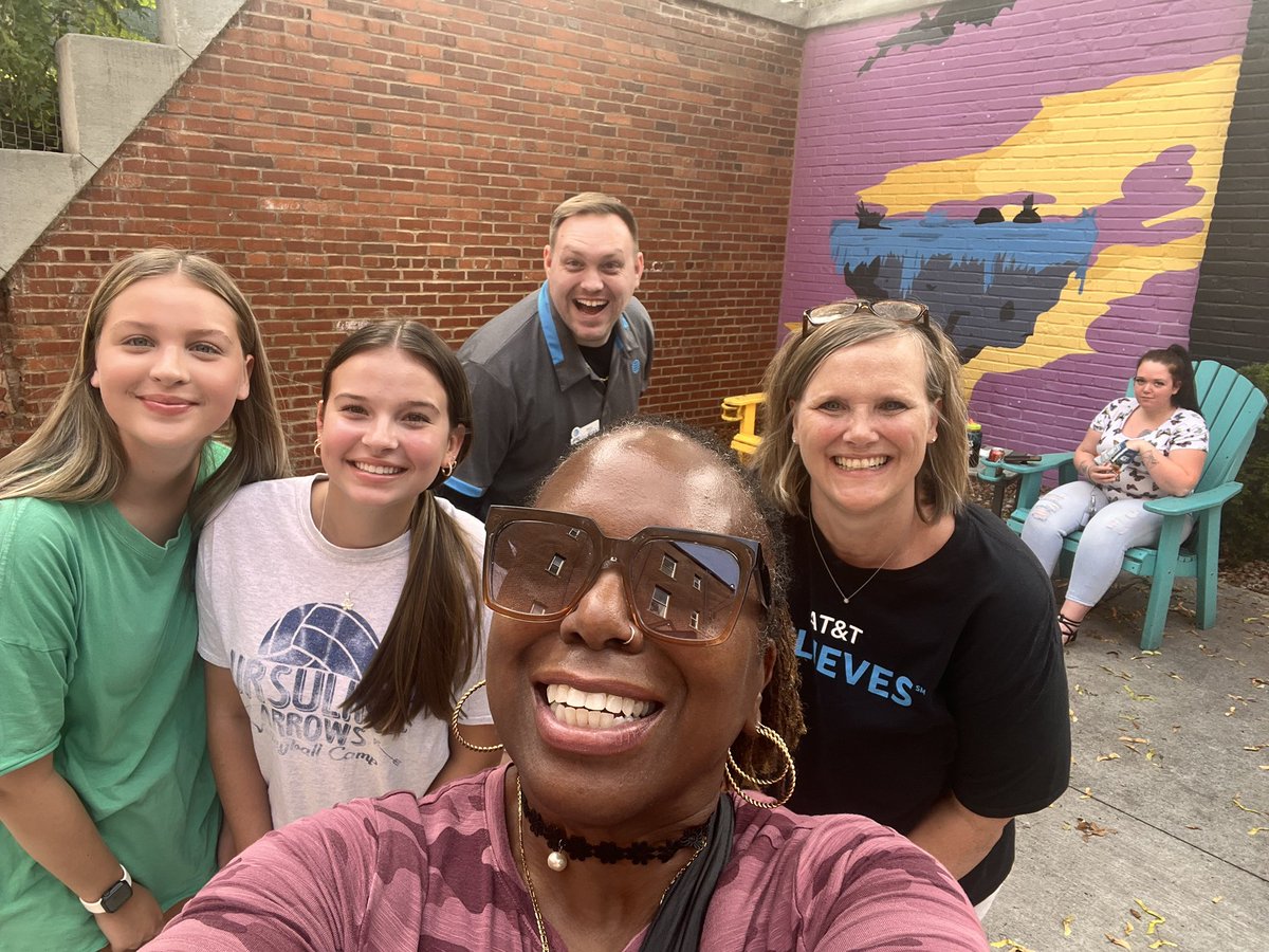 DanBrechbill's tweet photo. Too many pictures to post! We had a BLAST at the iPromise Village’s Back to School Backyard BBQ! Was so great to see so many AT&T family and friends come out to volunteer! #WeAreFamily #LifeAtATT #LJFF https://t.co/de1msSe9n0