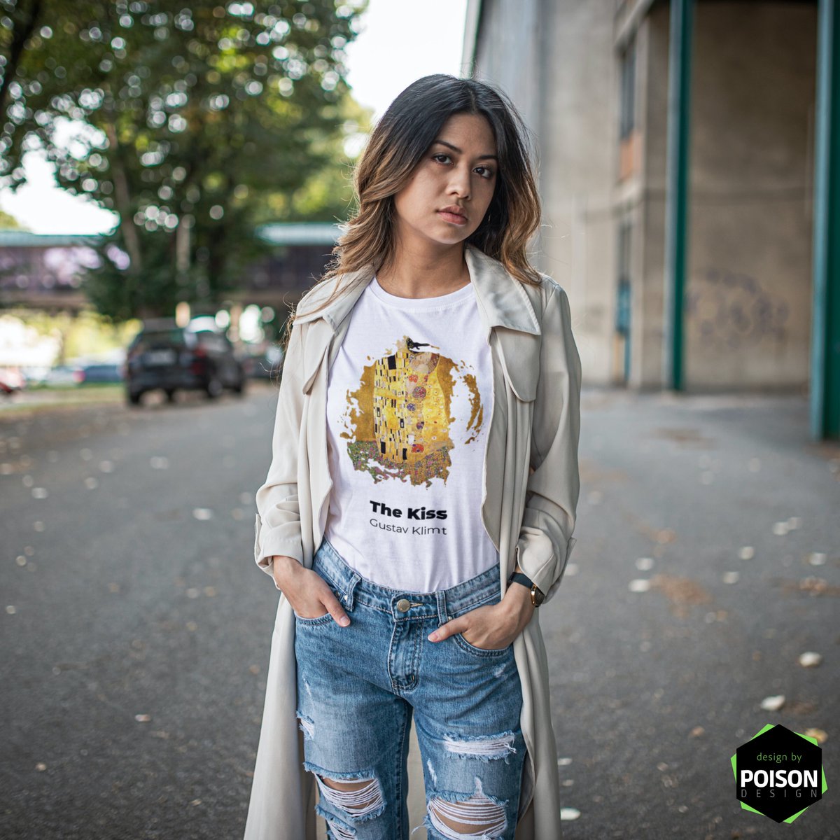 PoisonDesignGC's tweet image. 🎨 Discover the timeless art! 🖌️ Fall in love with the iconic Gustav Klimt's #Kiss on this stunning T-shirt! 😍 Get yours now ➡️ #ArtisticElegance #GustavKlimt #Masterpiece #FashionFind #GetTheLook #ShopNow #WednesdayMotivation  #AmazonDeals ➡️ amzn.to/473pxiz 🛍️
