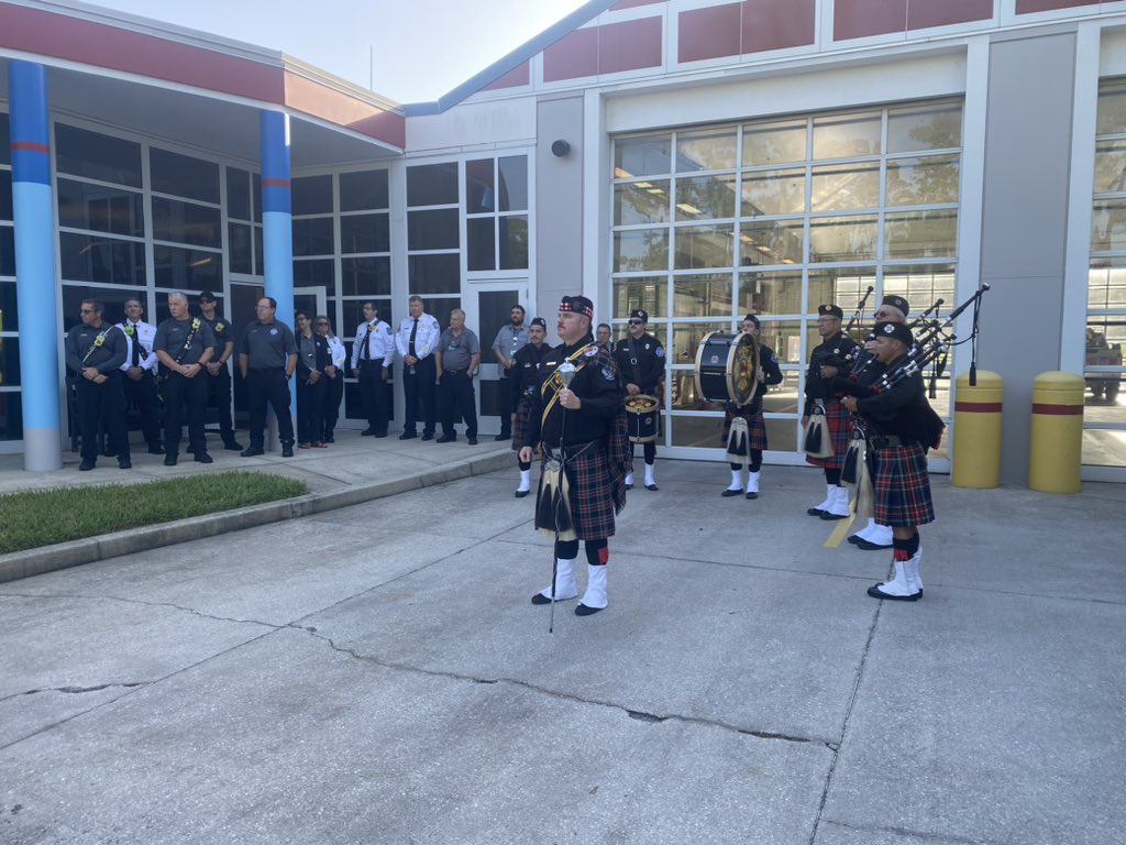 What an honor to partipate in the Engine 10 Pushback Ceremony. Thank you for all you do!

Qué honor participar en la Ceremonia de Retroceso de Engine 10. Gracias por todo lo que hacen!