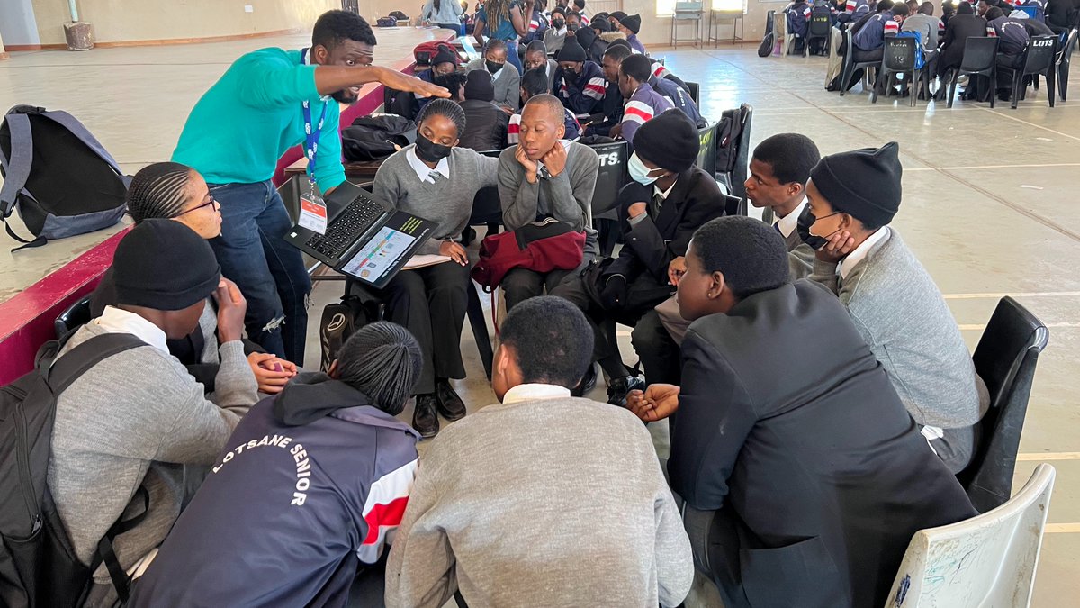 Astronomy outreach to @Lotsane Senior High School, Botswana. Many thanks to the BIUST MAX Planck Astronomy Summer School😍