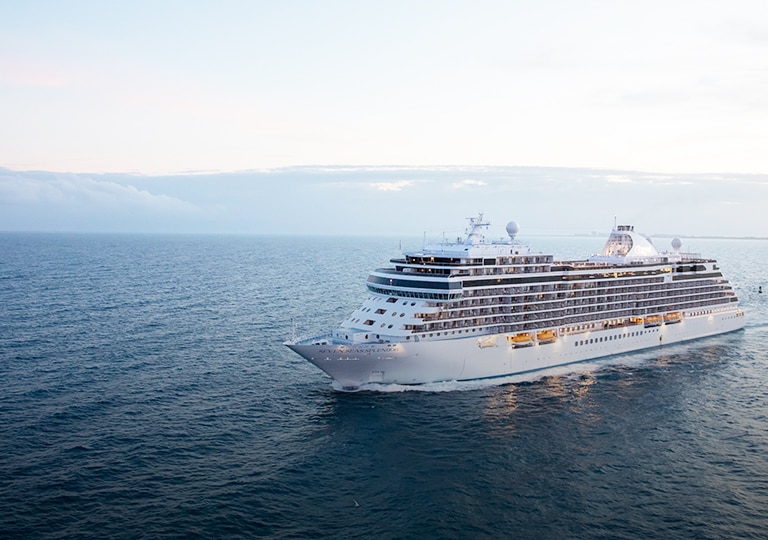 FoylePort's tweet photo. We are very much looking forward to welcoming the stunning Seven Seas Splendor to Greencastle tomorrow morning ๐ข
This will be the first of three cruise calls this week!
๐ธ @regentcruises
#FoylePort #LoughFoyle https://t.co/qYAPL4GrsR