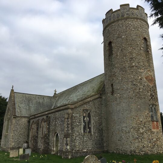 It's the summer holidays! If you're staycationing this year why not try out the Ten Towers Trail? Ten Towers?! Well, it is Norfolk, and we are lucky to have beautiful churches in abundance. This 15 mile route has it all!

Find out more: exploringnorfolkchurches.org/discover/walks…