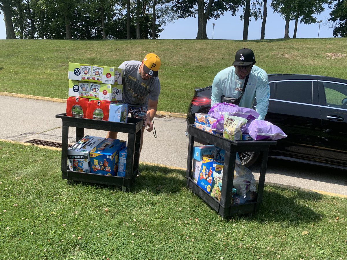 BrianBatko's tweet photo. Keeanu Benton is adamant the D-line will have the best snack room at camp. It’s a baaad day to be a Welch’s fruit snack. https://t.co/nsbaiR6RT8