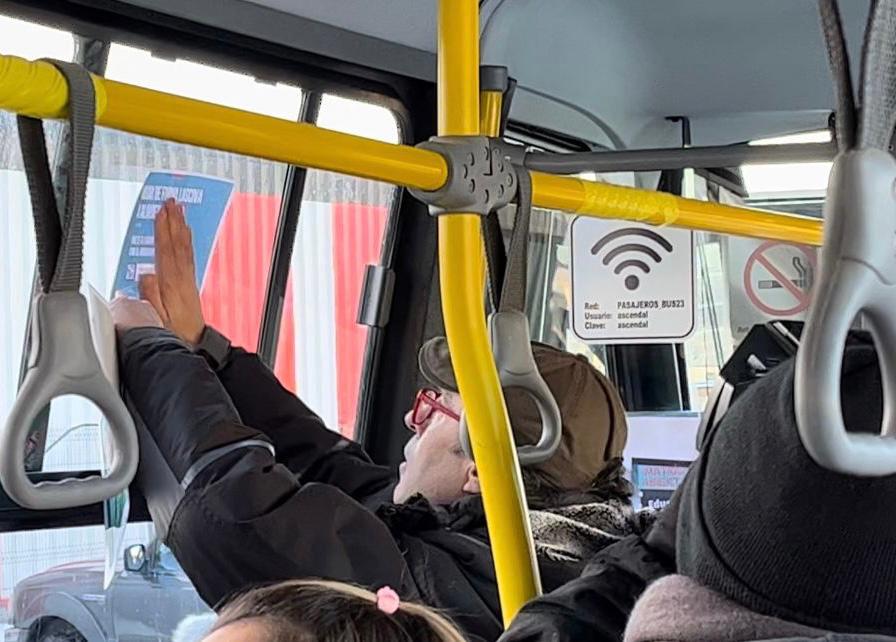 MTTMagallanes's tweet photo. Hoy el seremitt Rodrigo Hernández y la seremi de @MMEG_Magallanes Alejandra Ruiz dieron inicio a la campaña “La Familia Miranda está #OJOConElAcoso en el transporte público” para visibilizar y desnaturalizar estas conductas‼️ https://t.co/4tv0rOPSfi