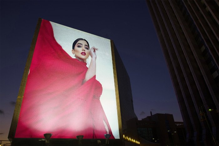 ي عــرب لاتـقـربـون صـوبـه
 غـيـرتـي عــلـيه مـاهـيي هـيـنـه😫