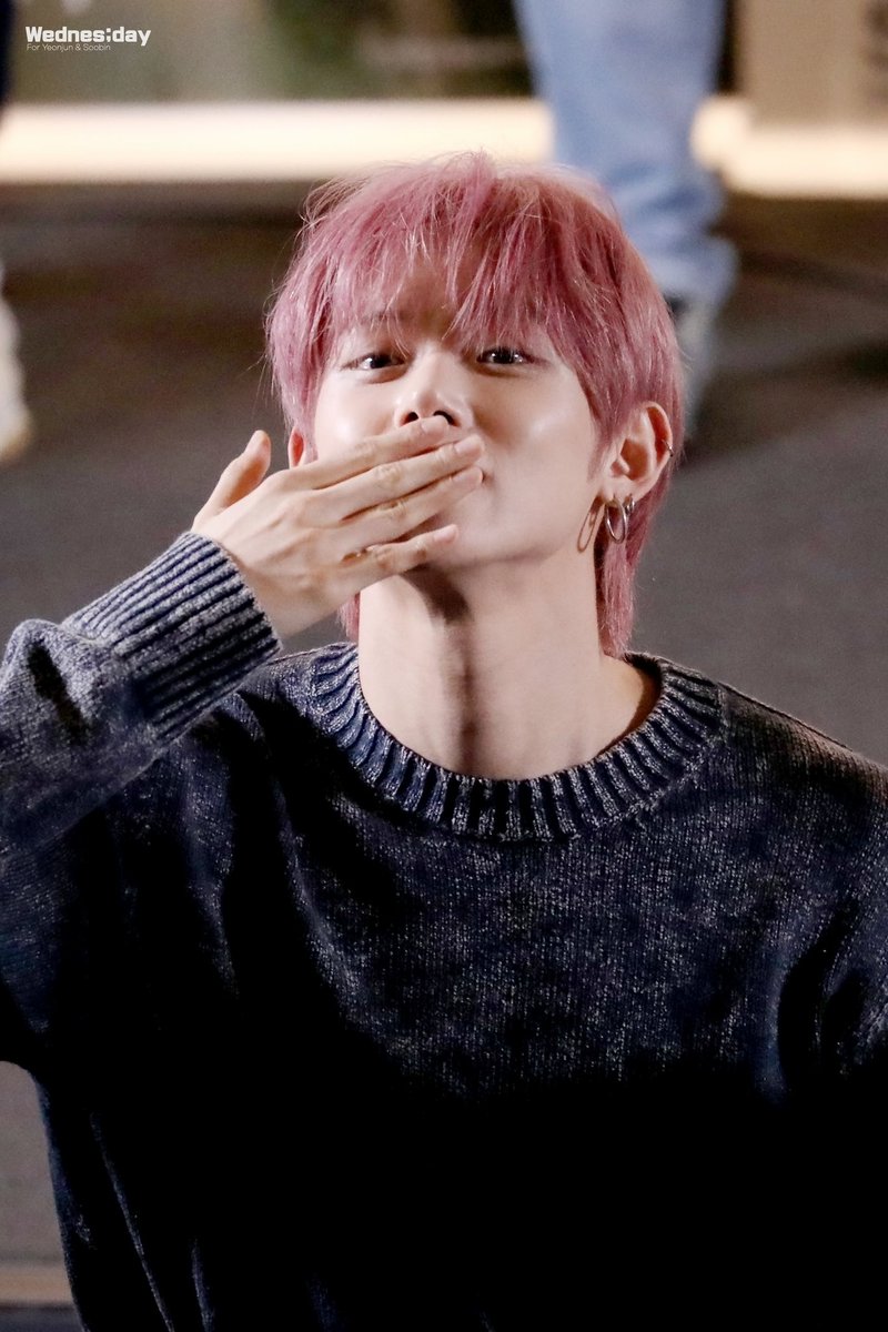 230726 디즈니+ 팬시사회 연준이 손뽀뽀

#투바투 #연준
#TXT #YEONJUN