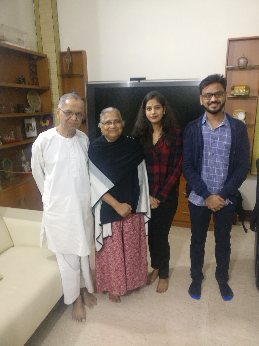 MananJain1902's tweet photo. ✨Murthy family is really very sweet, pure vegetarian and down to earth. #SudhaMurthy Mam’s son #rohanmurthy sir once personally came to my house 😊
✨Pic1: Me with #rohanmurthy sir at my 🏠
✨Pic2: My sister and Jiju with Sudha mam and @Infosys_nmurthy Narayan sir at their 🏠 https://t.co/kqZCHFggLj