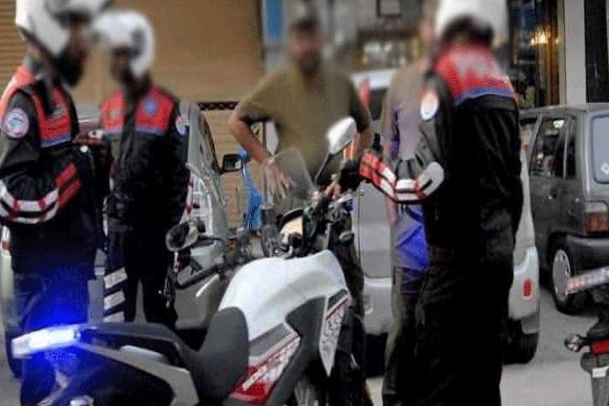 TheViewsNetwork's tweet image. اسلام آباد کے شہریوں کو ہراساں کرنے کے الزام میں ڈولفن فورس کے 4 اہلکاروں کو گرفتار کر لیا گیا ہے۔ اسلام آباد میں...👇

theviewsnetwork.com/Urdu/article/2…

#NationalNews
#26thJuly2023
#DolphinSquad 
#FederalGovernment 
#HarassmentCase 
#TVN
#TVNNews
#TVNUrdu
#TVNNational 
#TheViewsNetwork