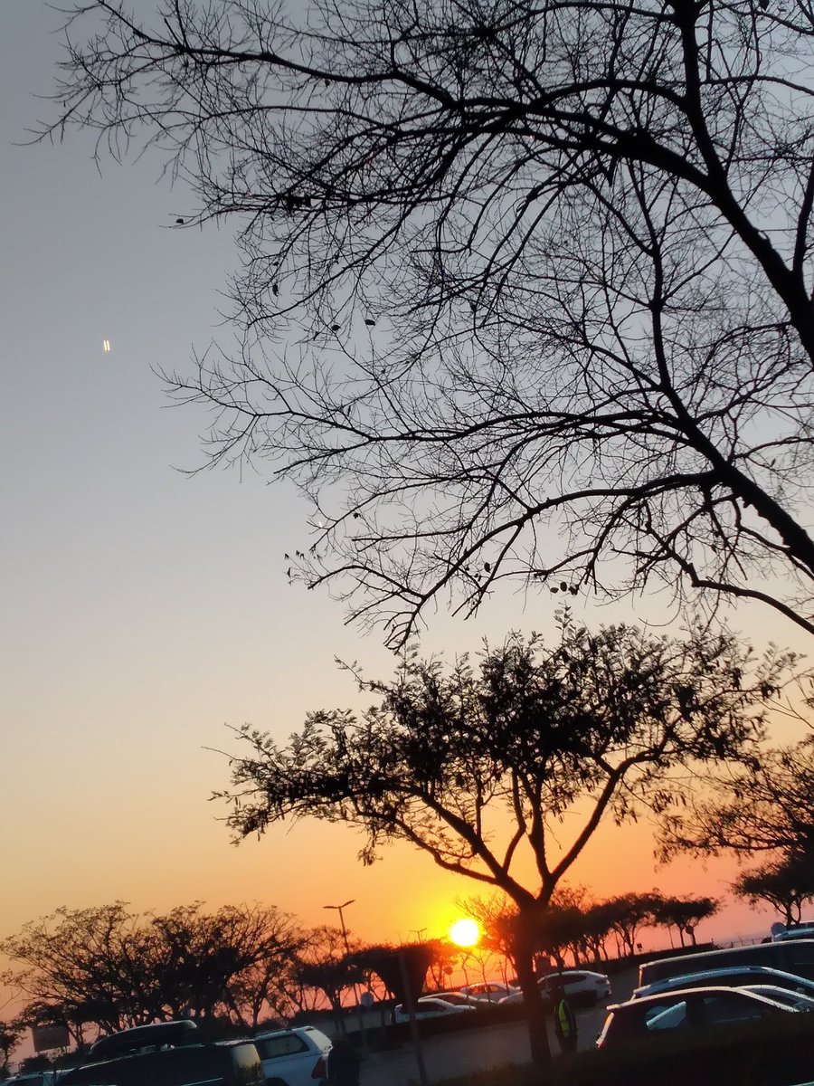 KeSeiphi's tweet image. Akani took this one. #ShareYourSunset