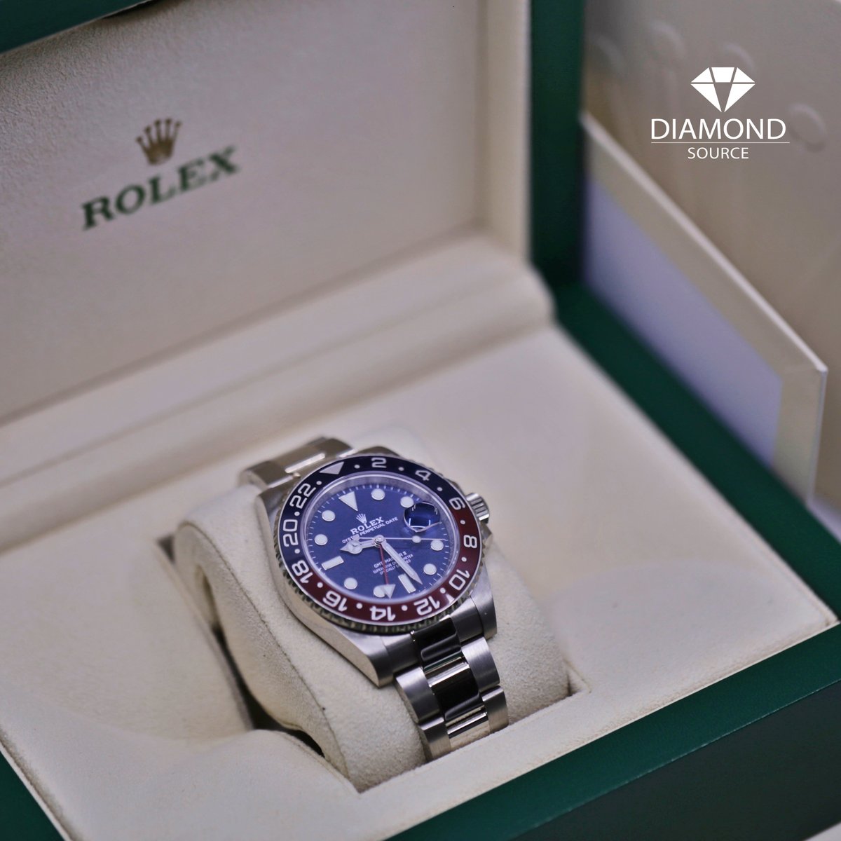 dsource29's tweet photo. 40 mm Pepsi blue dial 

DM for price &amp; details 📩
.
.
.
.
.
#rolex #rolexwatch #rolexwatches #rolexgmtmaster2 #126719blro https://t.co/rXVpGHYWEH