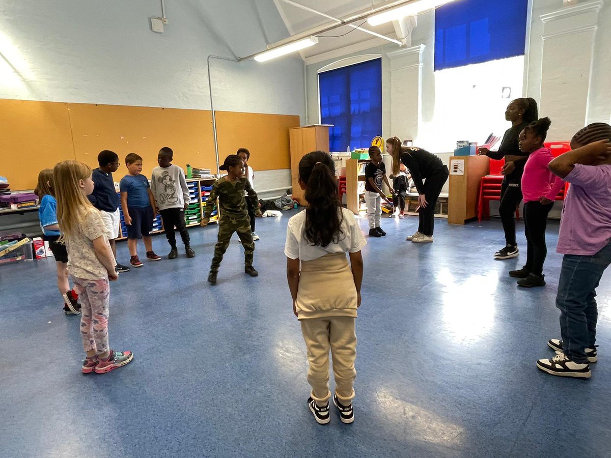 apexlhub's tweet photo. โTeamwork makes the Dreamworkโ
@DaubeneyHackney @salaampeaceSP @Immediate_T @HackneyQuest
@Hackneyrugby
A winning formula.
When only the best will do for our young people... ๐โค๏ธ๐๐ฝ๐๐ฝ๐ค๐ฝ
โAlone we can do so little; together we can do so much.โ
โค๏ธ๐๐๐๐
#hackneyhaf https://t.co/lWJaCt2PcE