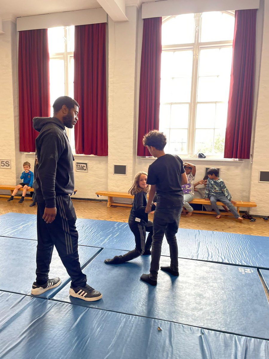 apexlhub's tweet photo. โTeamwork makes the Dreamworkโ
@DaubeneyHackney @salaampeaceSP @Immediate_T @HackneyQuest
@Hackneyrugby
A winning formula.
When only the best will do for our young people... ๐โค๏ธ๐๐ฝ๐๐ฝ๐ค๐ฝ
โAlone we can do so little; together we can do so much.โ
โค๏ธ๐๐๐๐
#hackneyhaf https://t.co/lWJaCt2PcE