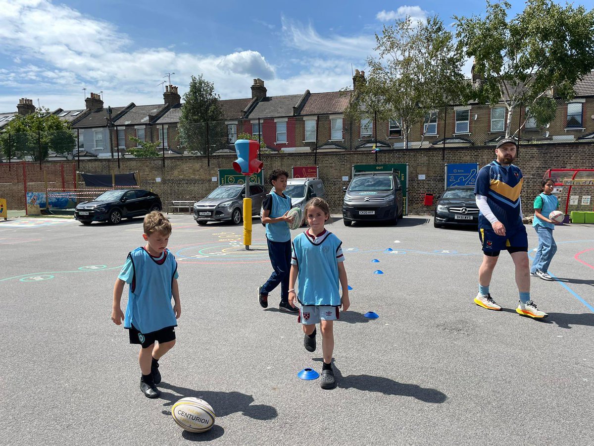 apexlhub's tweet photo. โTeamwork makes the Dreamworkโ
@DaubeneyHackney @salaampeaceSP @Immediate_T @HackneyQuest
@Hackneyrugby
A winning formula.
When only the best will do for our young people... ๐โค๏ธ๐๐ฝ๐๐ฝ๐ค๐ฝ
โAlone we can do so little; together we can do so much.โ
โค๏ธ๐๐๐๐
#hackneyhaf https://t.co/lWJaCt2PcE