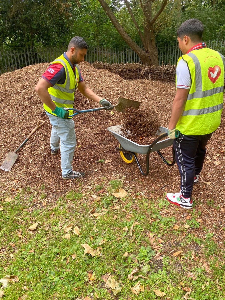 <a href="/GroundworkLON/">Groundwork London</a> helping our community learn how to plant and care for new woodlands in #FinsburyPark <a href="/haringeycouncil/">Haringey Council</a> thanks to <a href="/TheHelpCentre/">UCKG HelpCentre</a> for all your hard work. Many hands make light work.